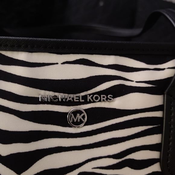 Purses - Picture 2 of 7